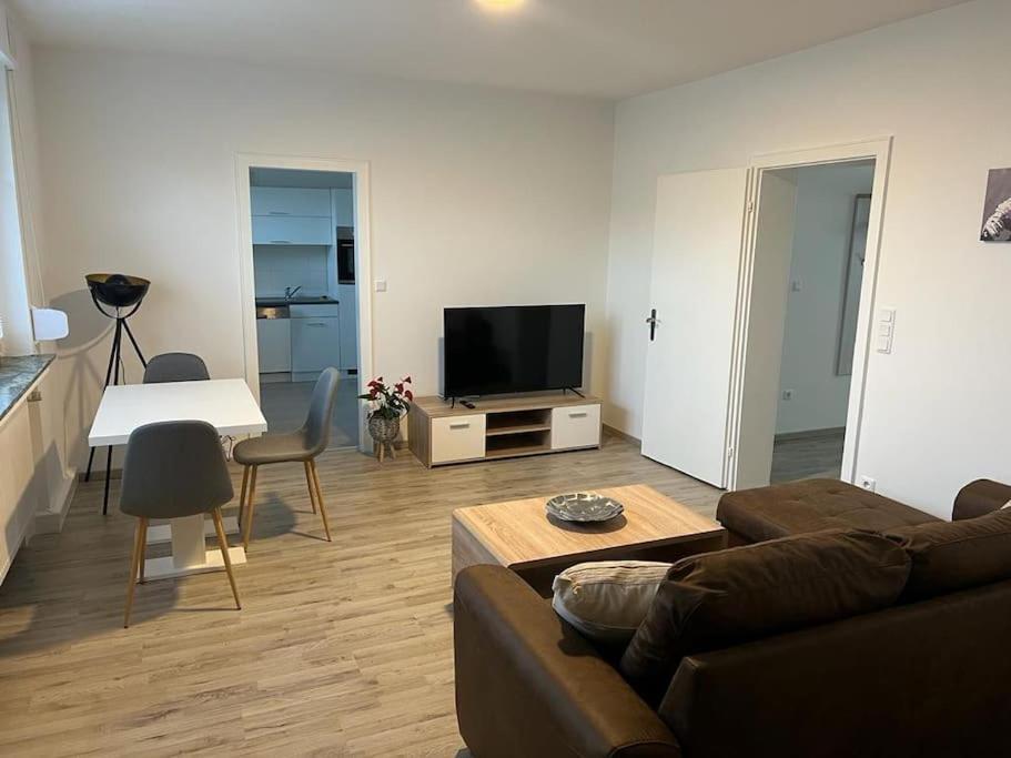 Eine Modern Renovierte Wohnung Mit Balkonterrasse. Lubbecke Εξωτερικό φωτογραφία