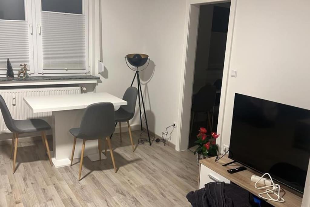 Eine Modern Renovierte Wohnung Mit Balkonterrasse. Lubbecke Εξωτερικό φωτογραφία